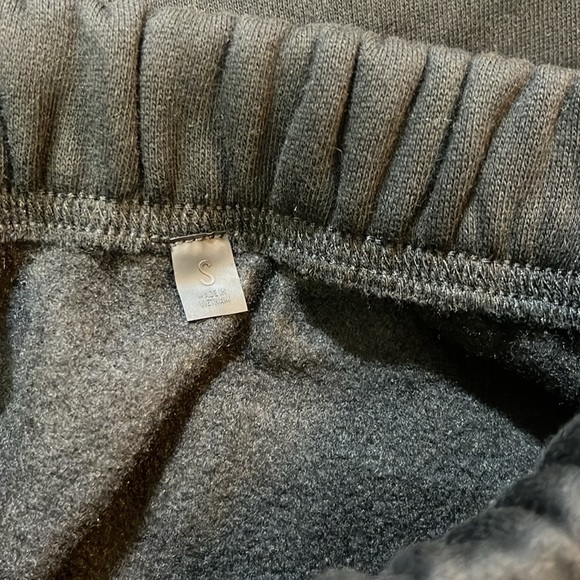Fear of god essentials jet black sweatpants 2024 - Picture 5 of 8
